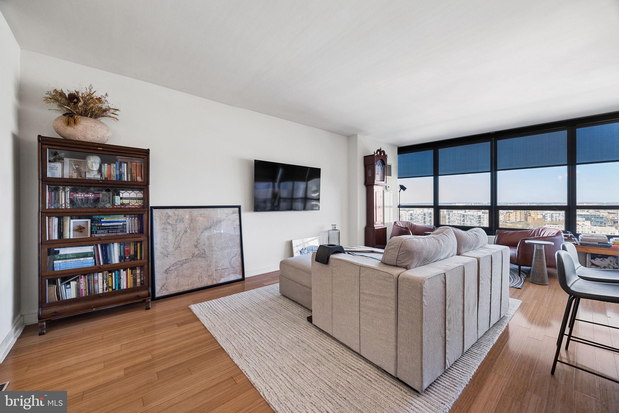 2101 MARKET STREET 2001