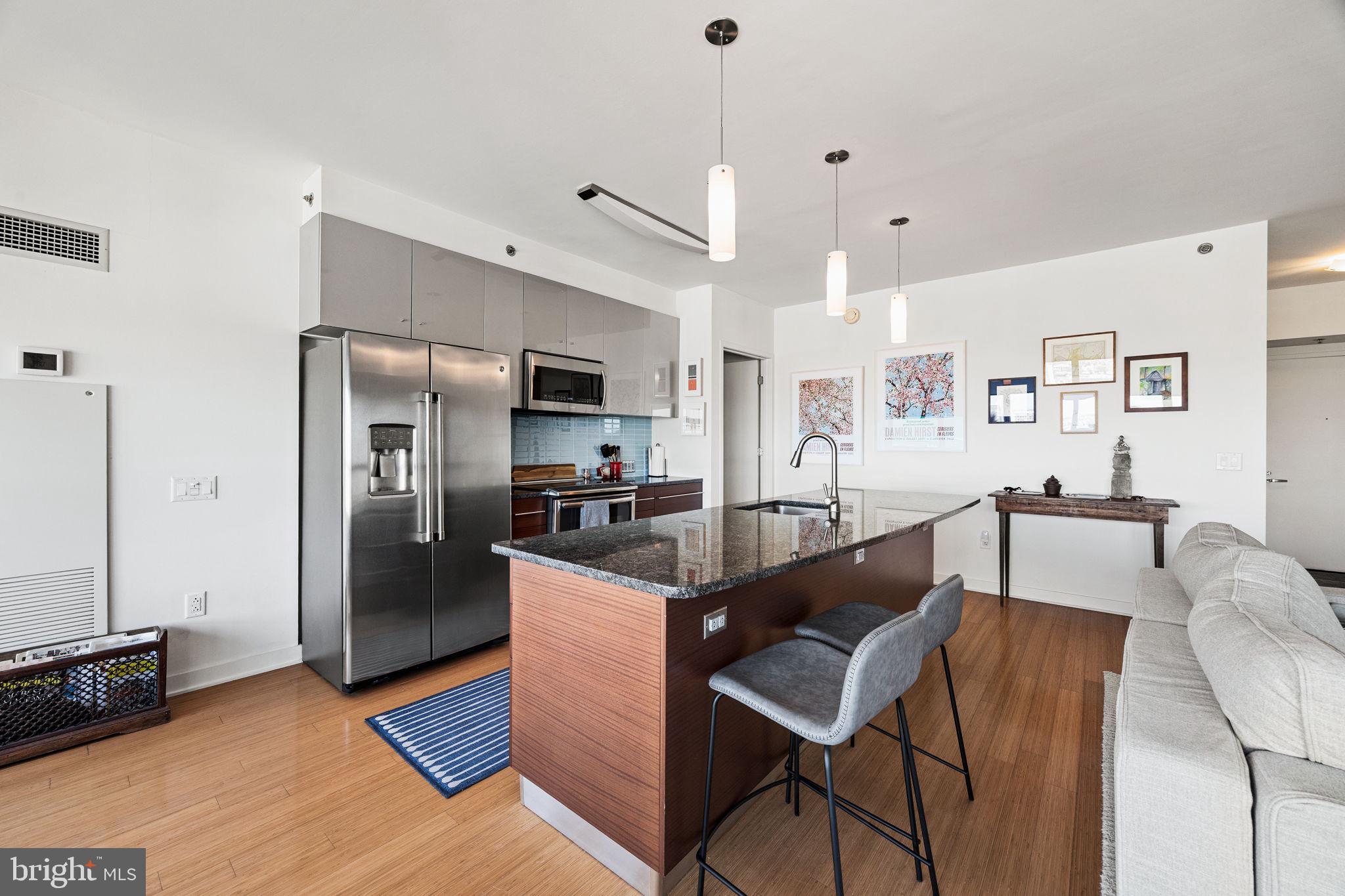 2101 MARKET STREET 2001