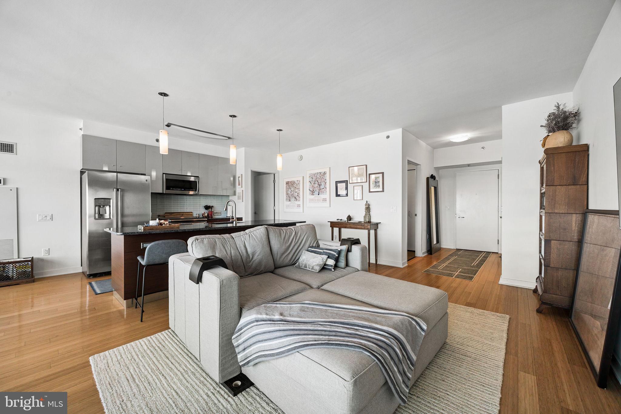 2101 MARKET STREET 2001