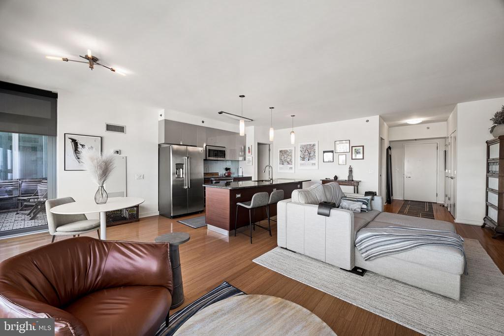 2101 MARKET STREET 2001