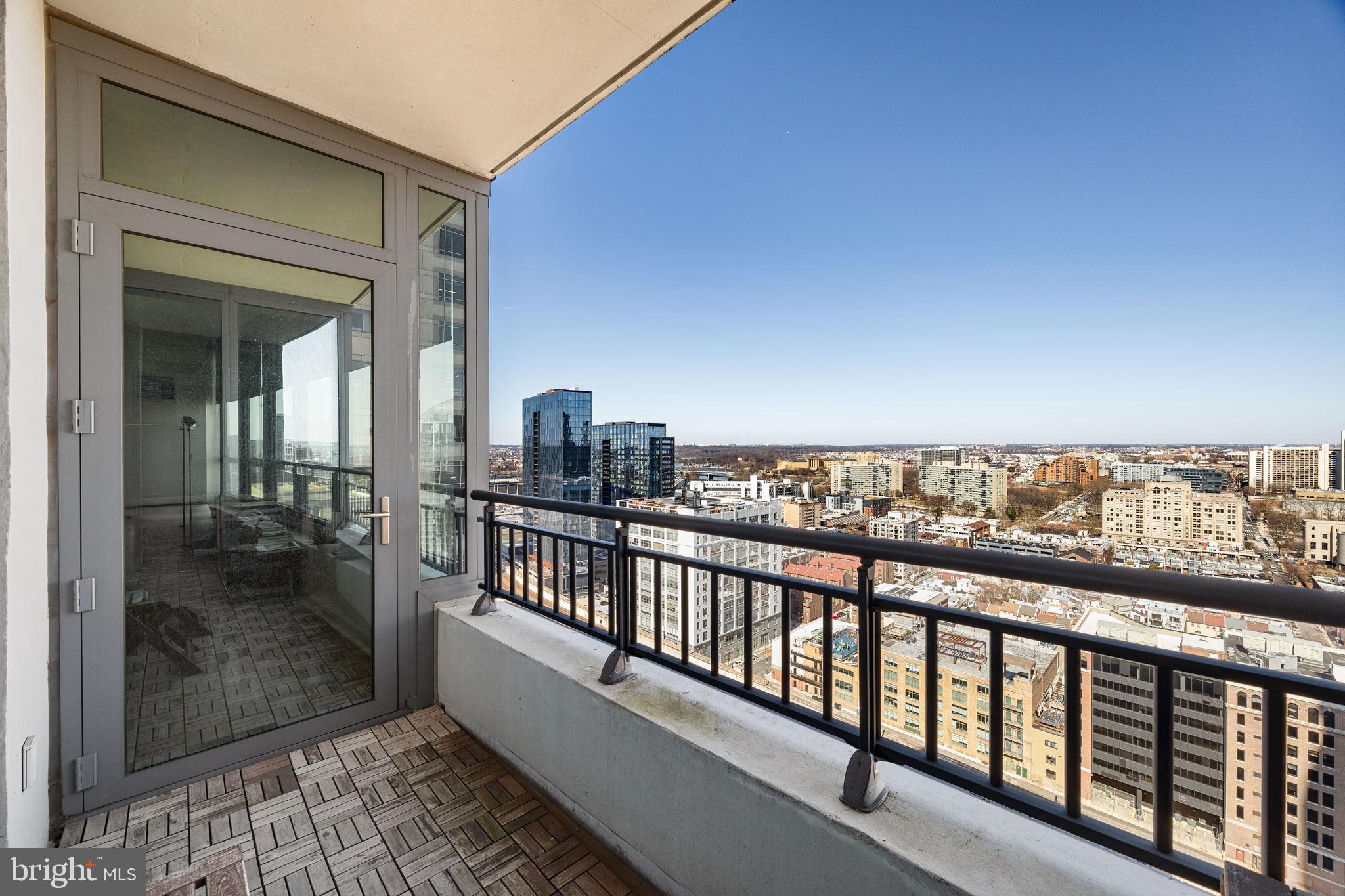 2101 MARKET STREET 2001