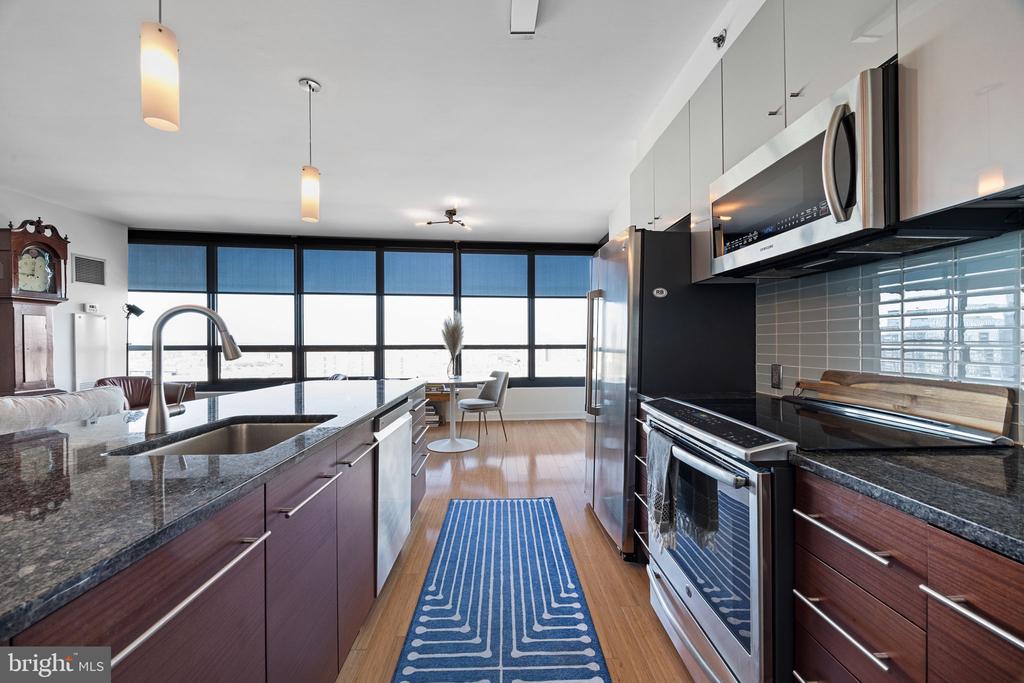 2101 MARKET STREET 2001