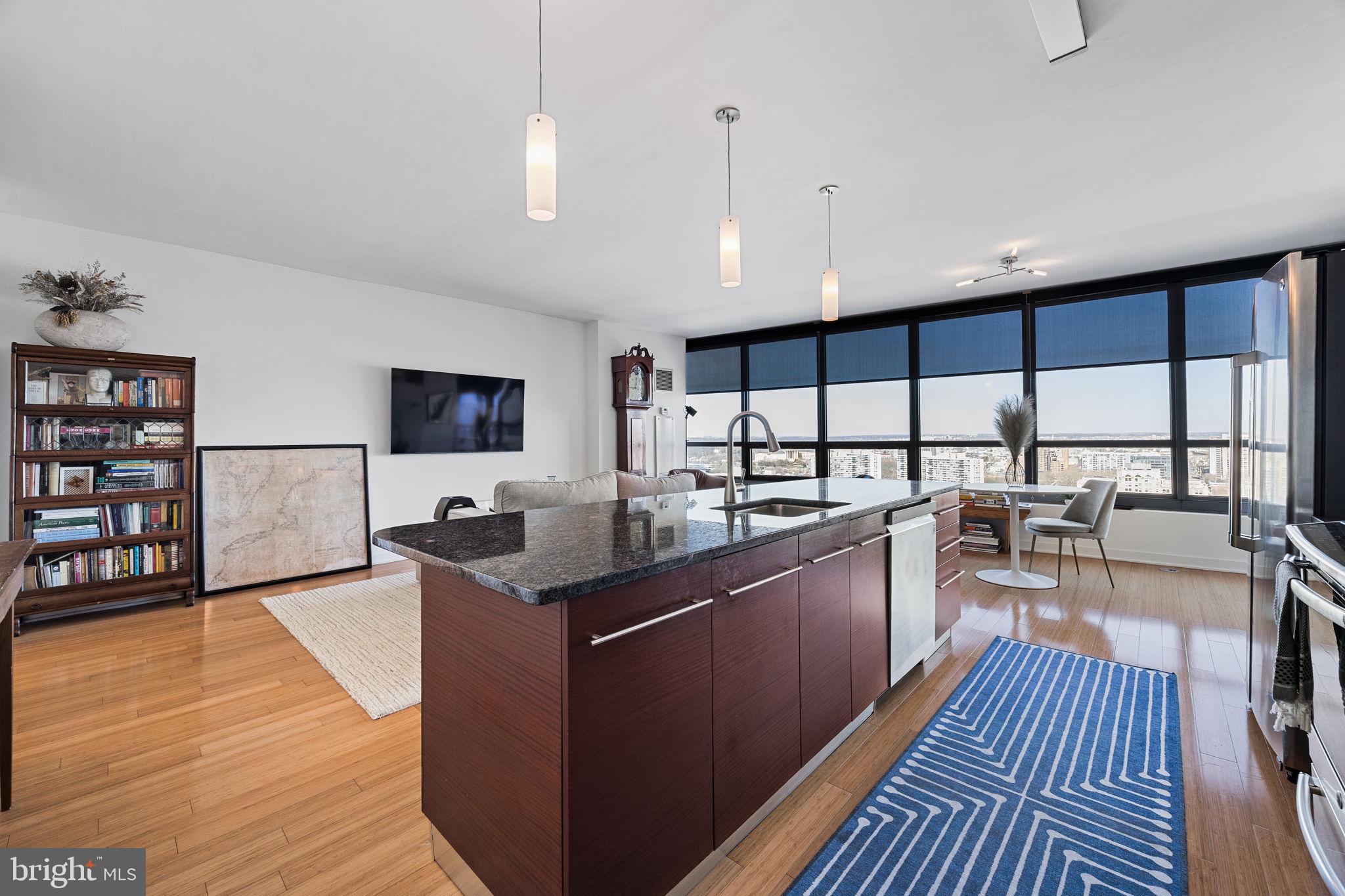 2101 MARKET STREET 2001