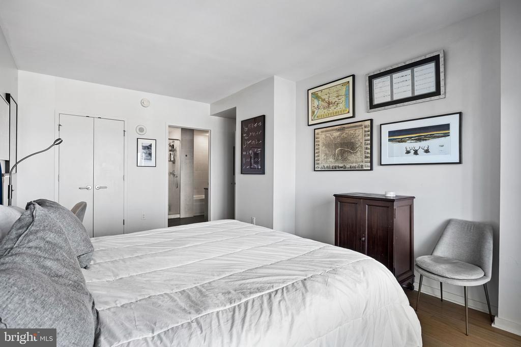 2101 MARKET STREET 2001