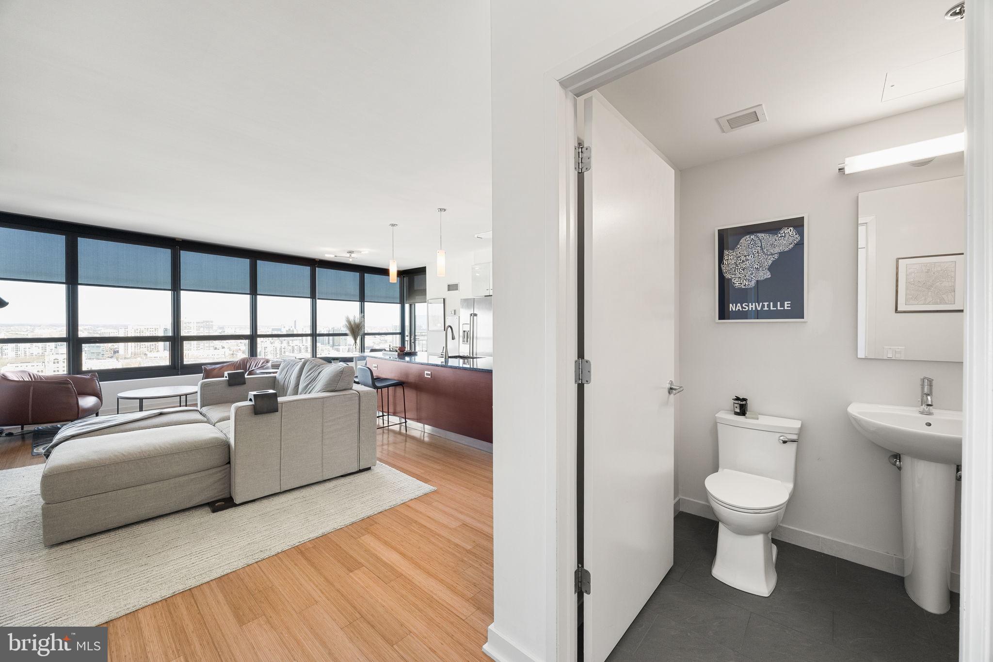 2101 MARKET STREET 2001