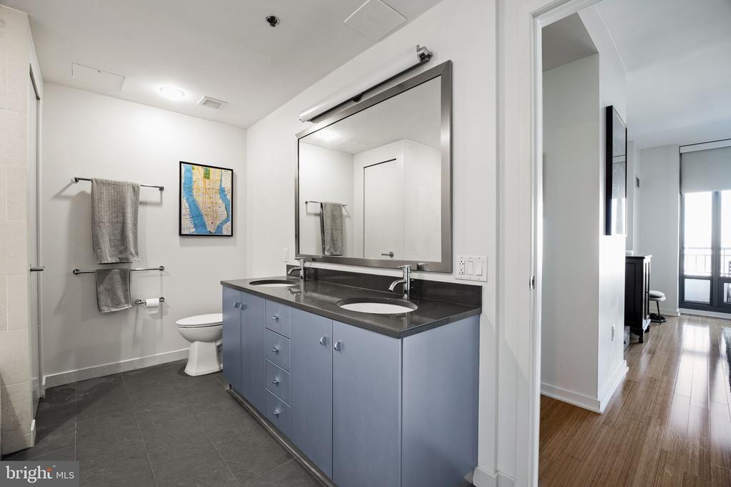 2101 MARKET STREET 2001