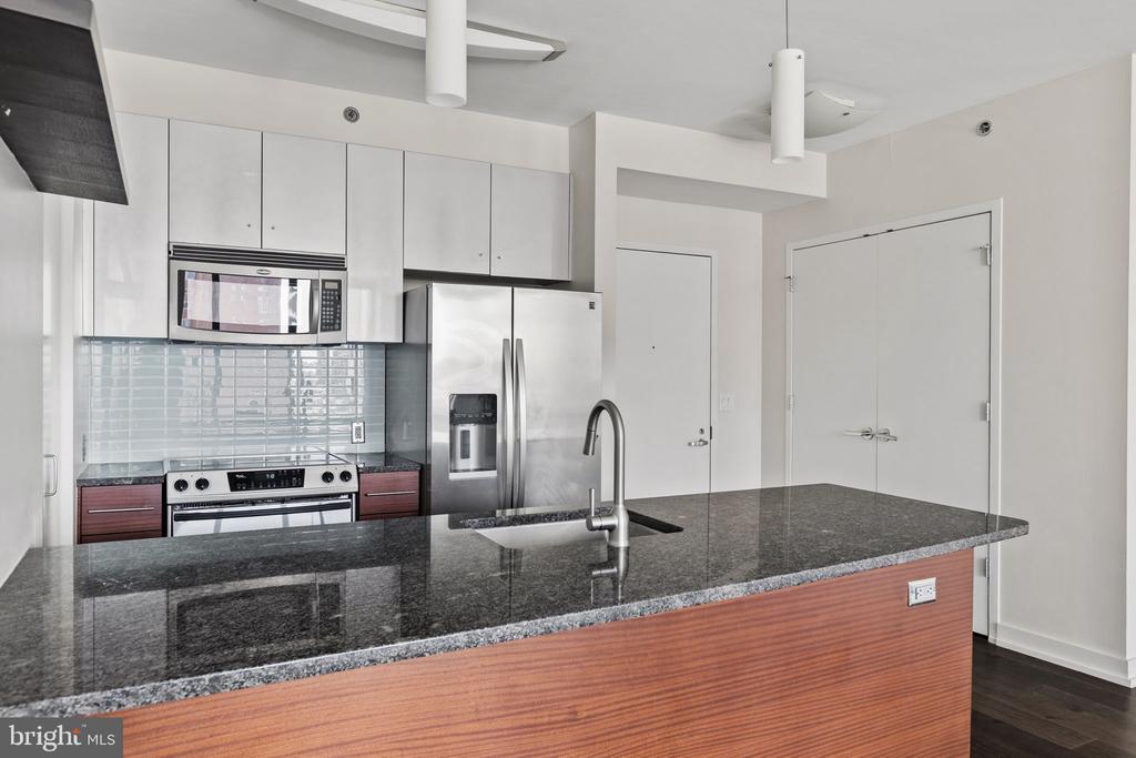 2101 MARKET STREET 00 805