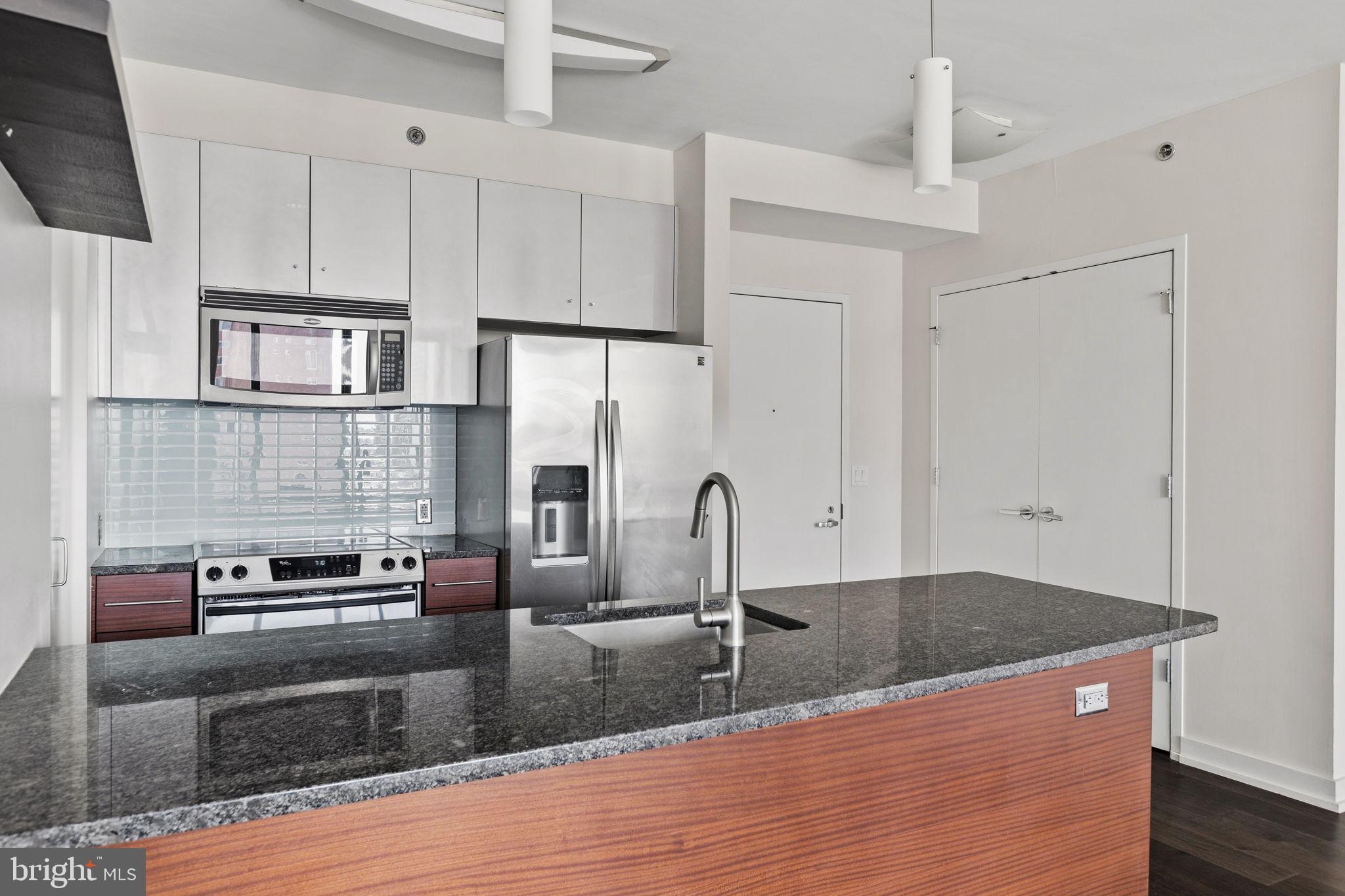2101 MARKET STREET 00 805