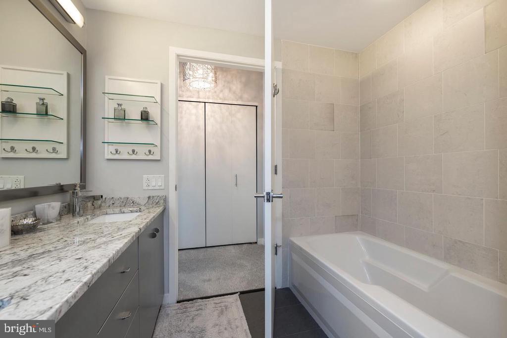 2101 MARKET STREET Unit: 1502