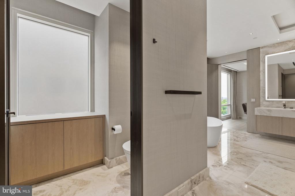 500 WALNUT STREET Unit: 1101/02