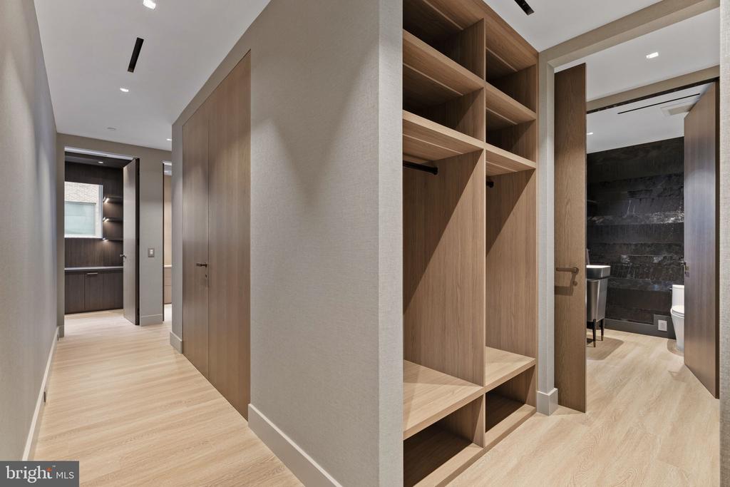 500 WALNUT STREET Unit: 1101/02