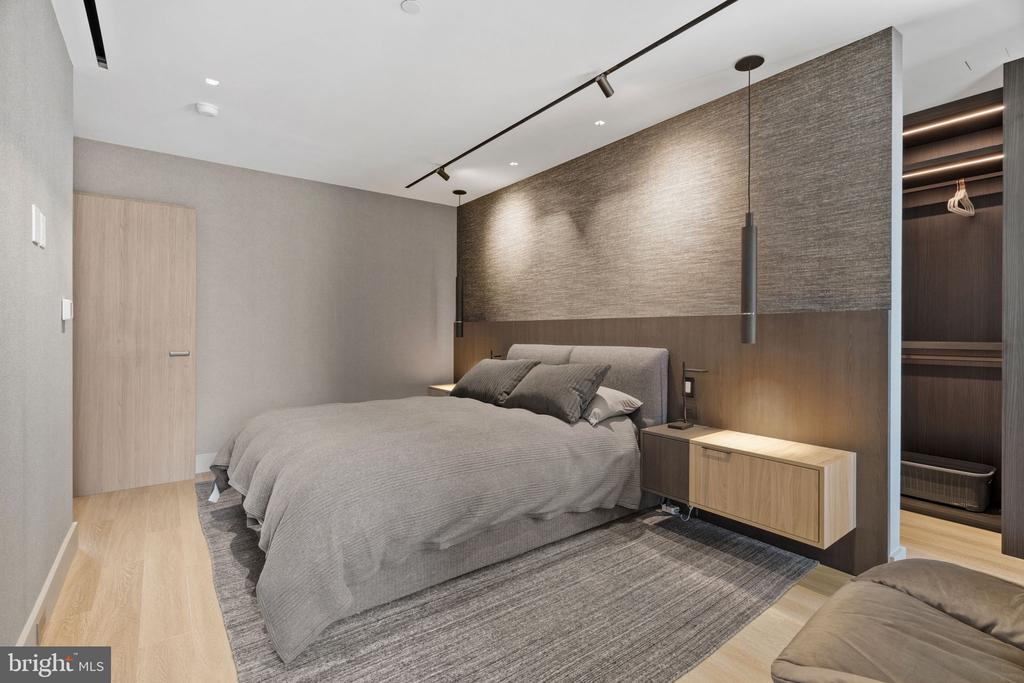500 WALNUT STREET Unit: 1101/02