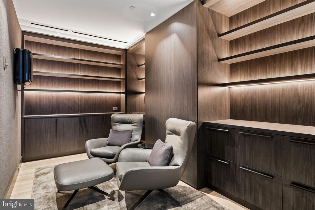 500 WALNUT STREET Unit: 1101/02
