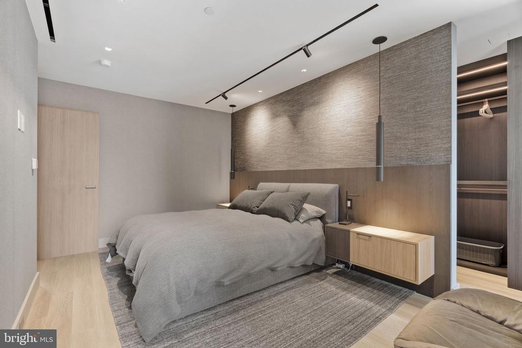 500 WALNUT STREET Unit: 1101/02