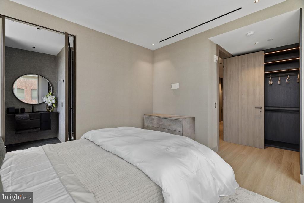 500 WALNUT STREET Unit: 1101/02