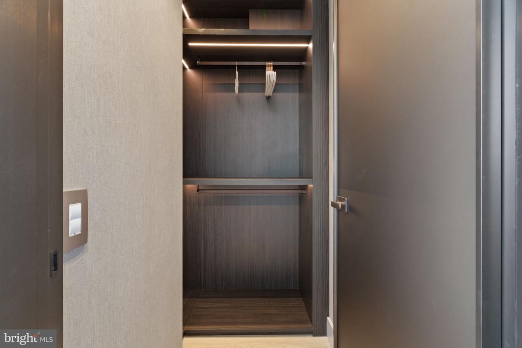 500 WALNUT STREET Unit: 1101/02