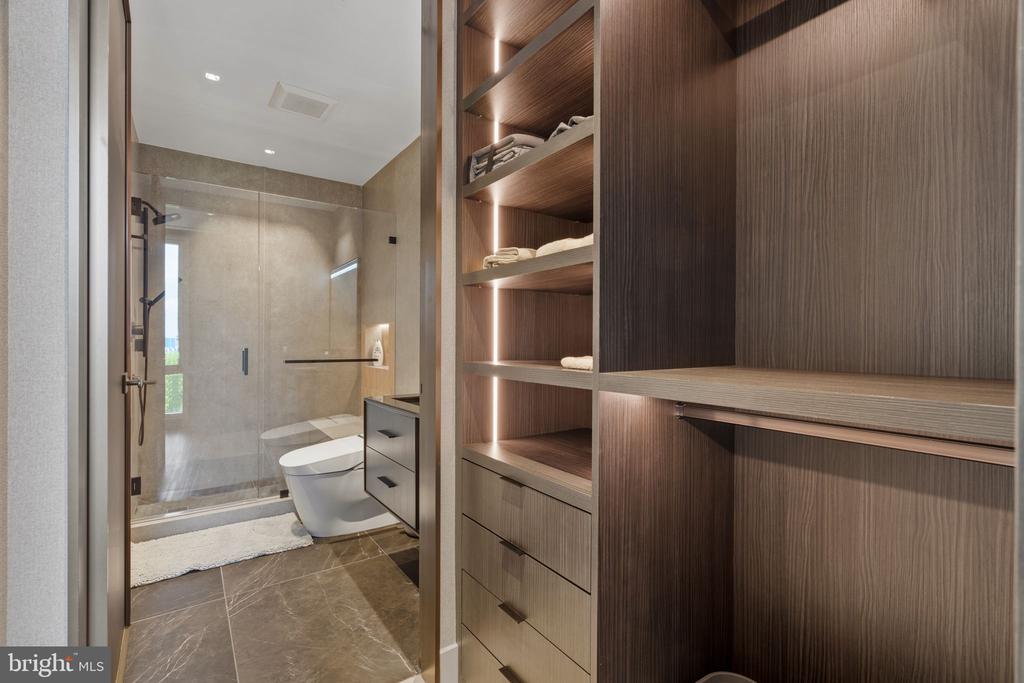 500 WALNUT STREET Unit: 1101/02