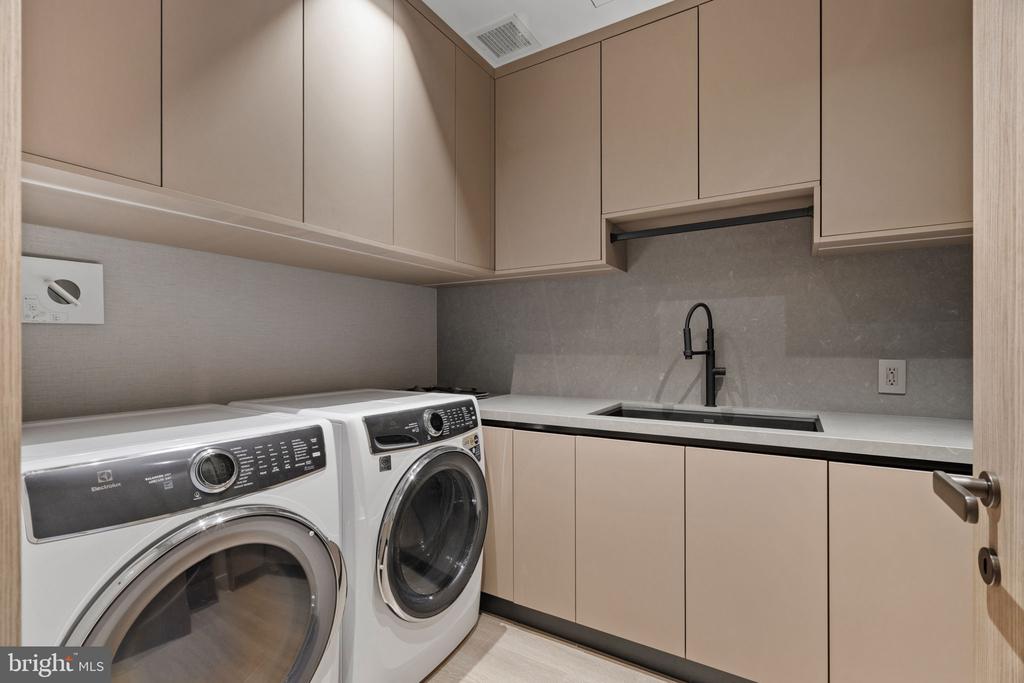 500 WALNUT STREET Unit: 1101/02