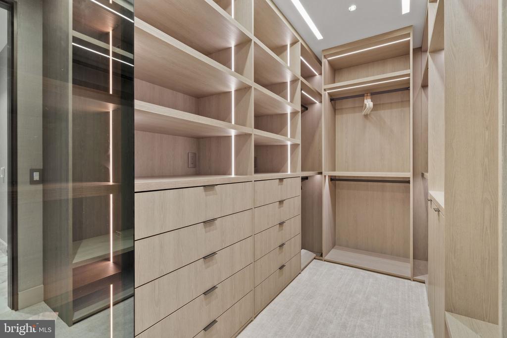 500 WALNUT STREET Unit: 1101/02