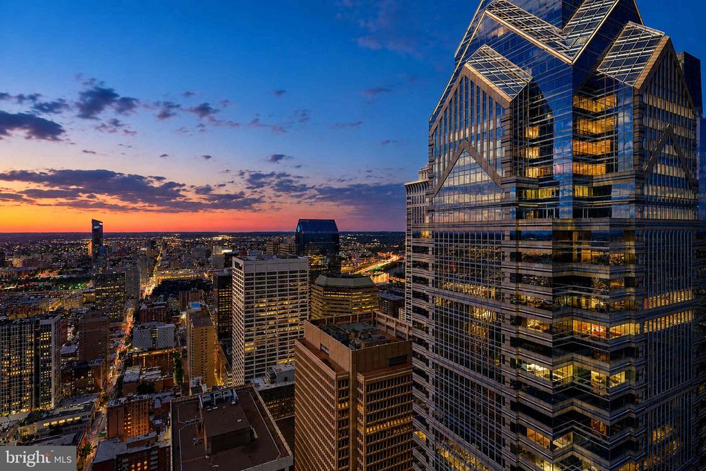 50 S 16TH STREET Unit: 4204