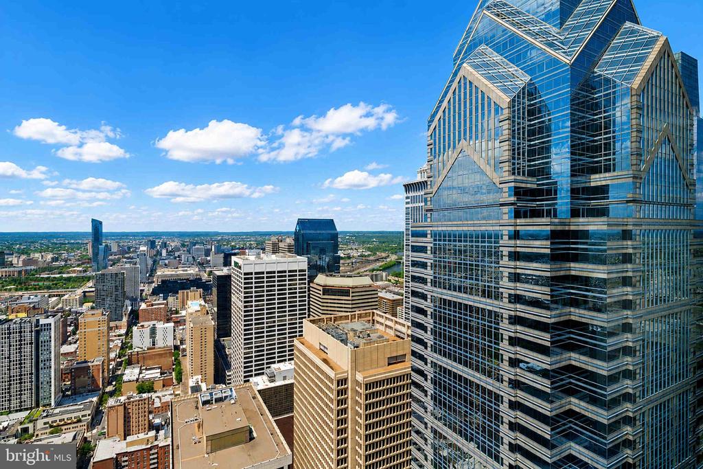 50 S 16TH STREET Unit: 4204