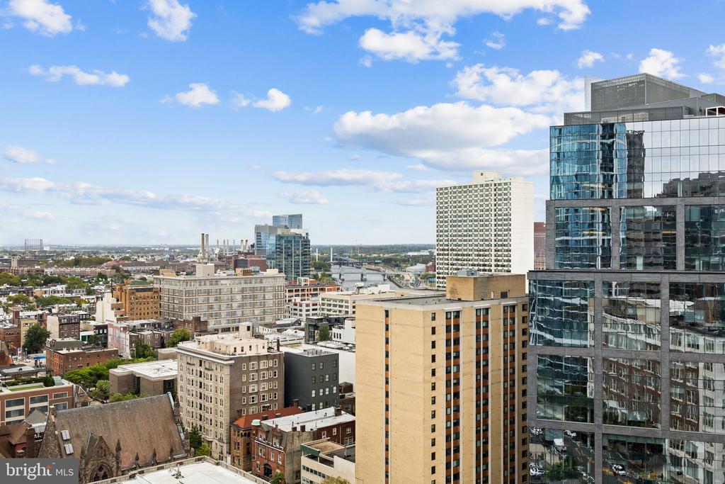 2101 MARKET STREET Unit: 1702