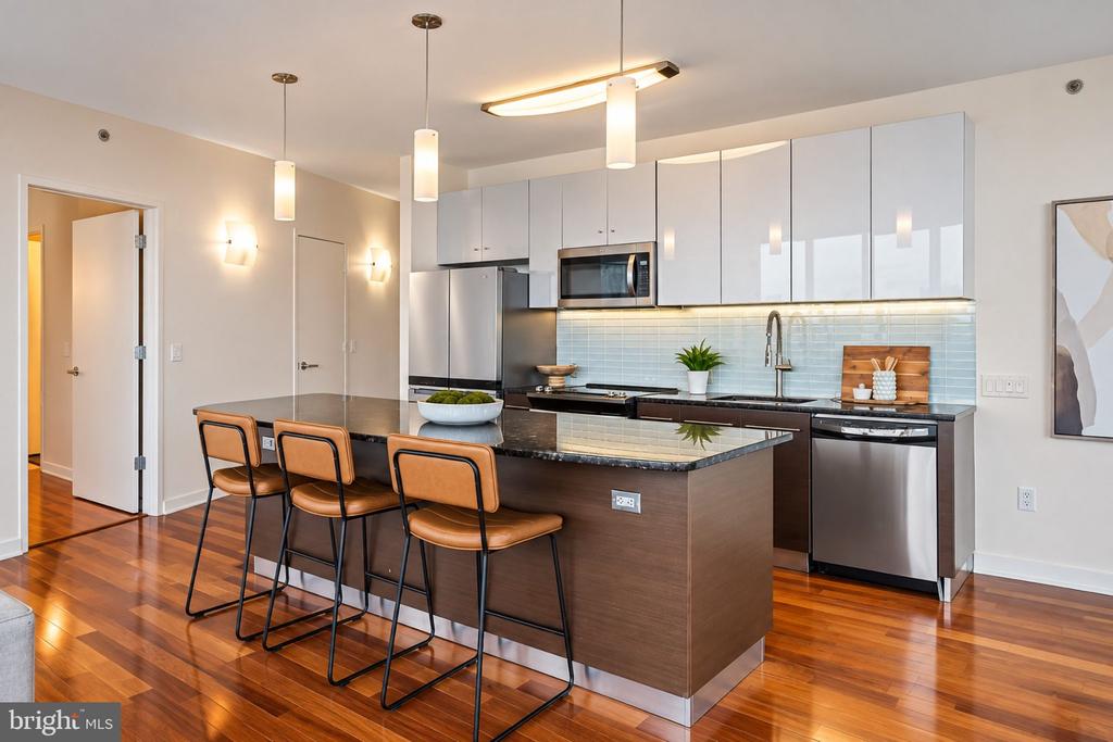 2101 MARKET STREET Unit: 1702