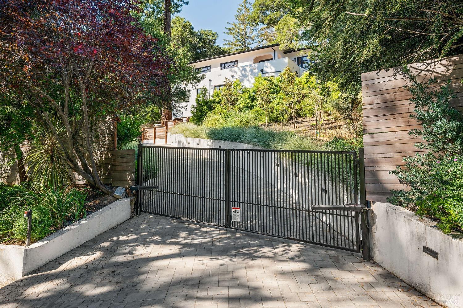 516 Throckmorton Ave