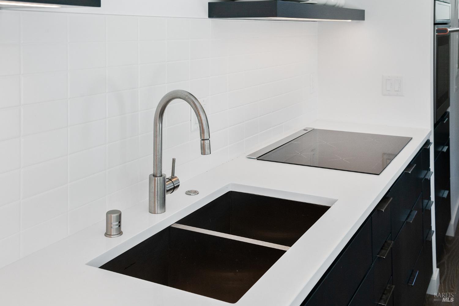 516 Throckmorton Ave