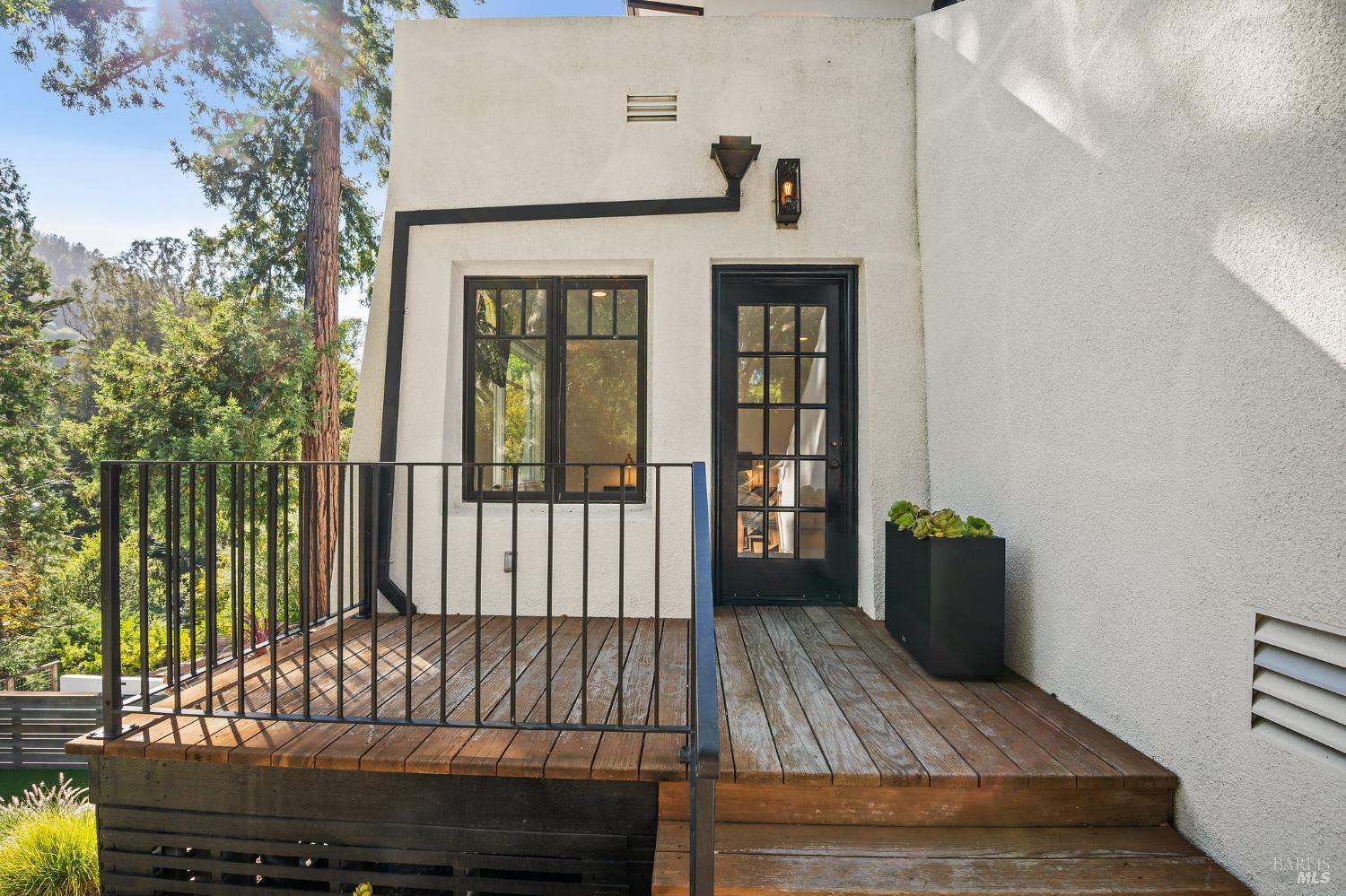 516 Throckmorton Ave