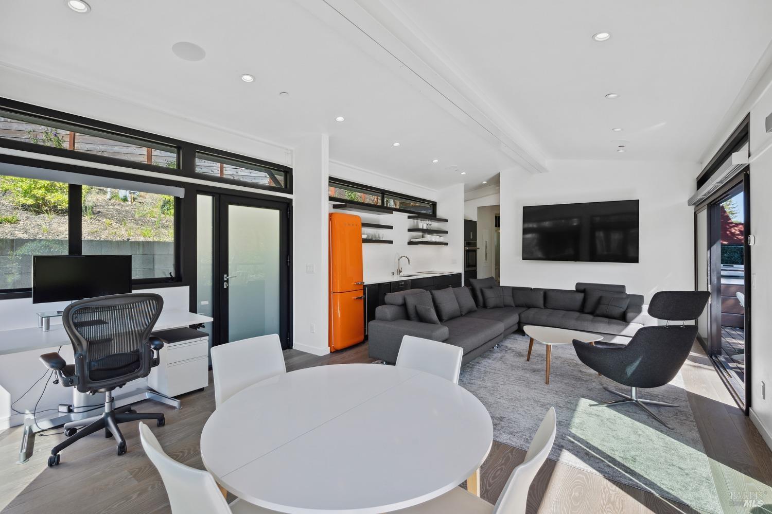 516 Throckmorton Ave