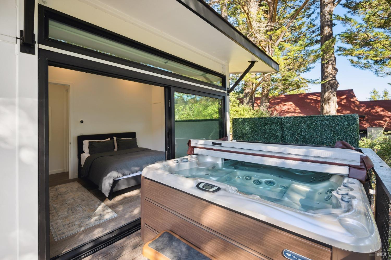 516 Throckmorton Ave