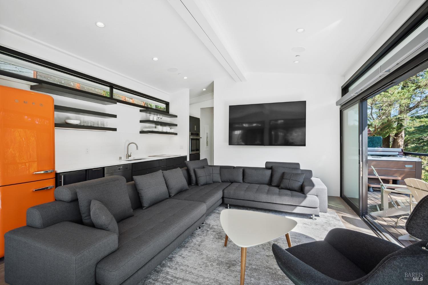 516 Throckmorton Ave