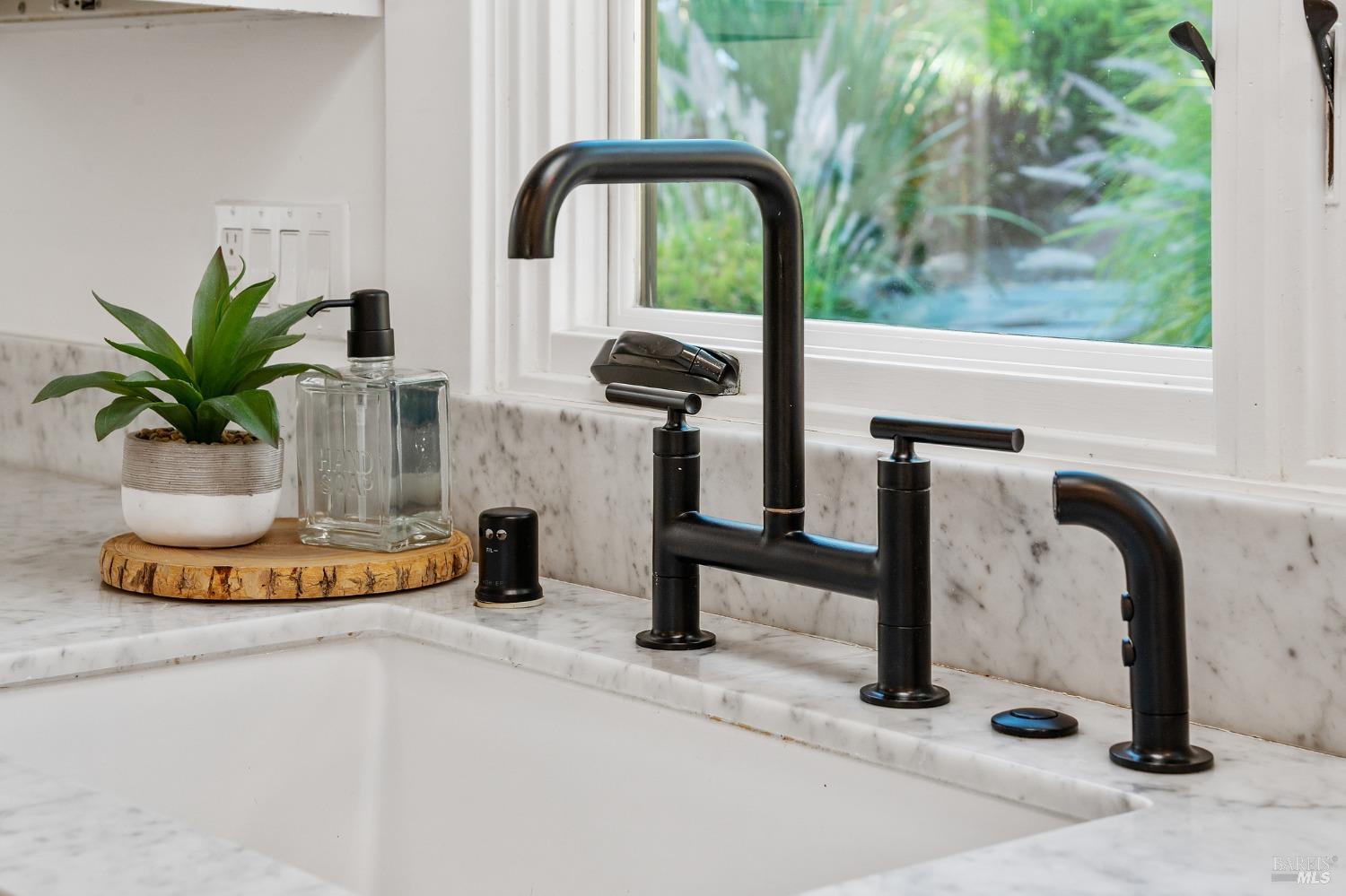 516 Throckmorton Ave