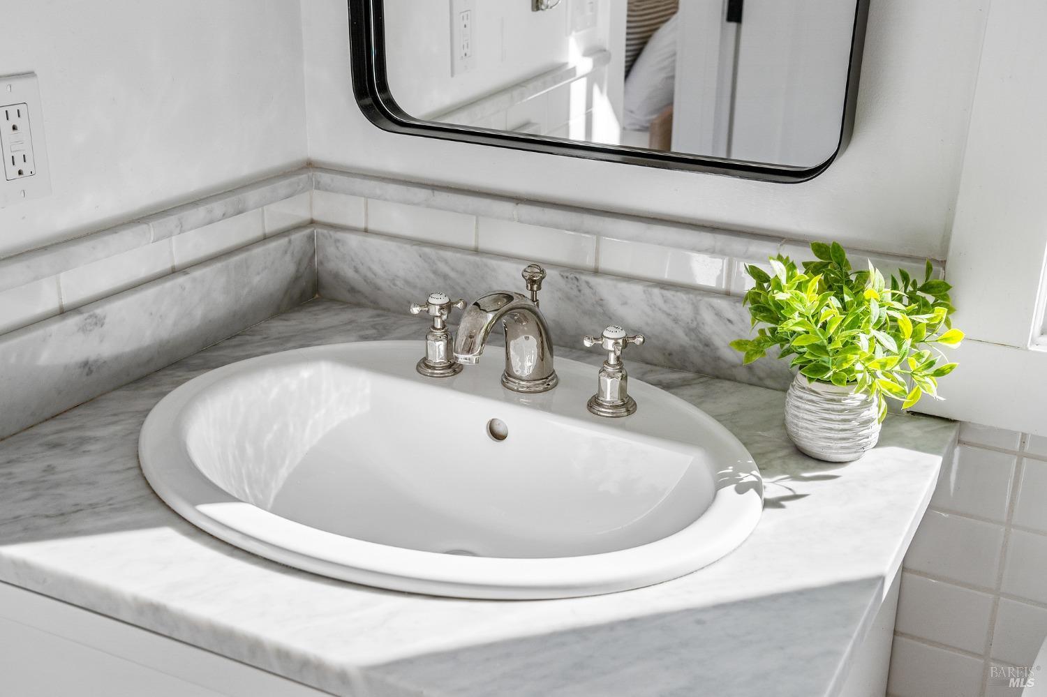 516 Throckmorton Ave