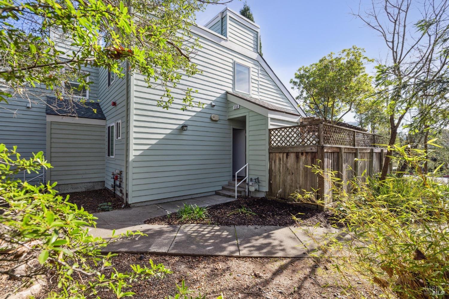 150 Courtyards E #150