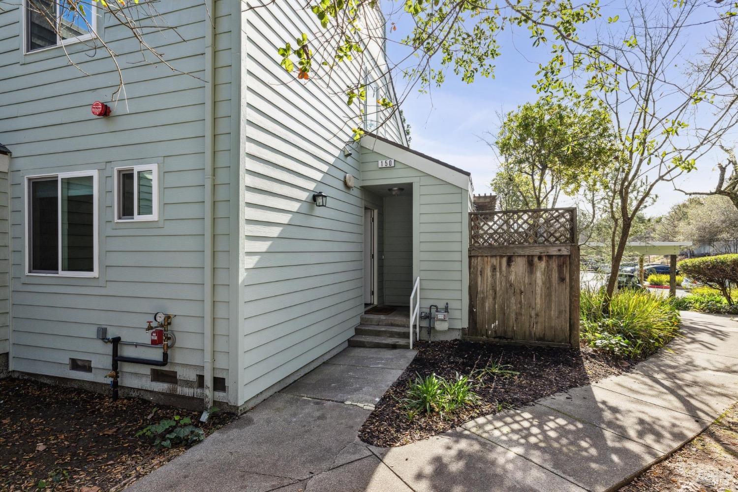 150 Courtyards E #150
