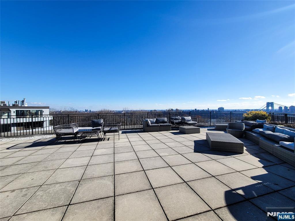 2400 Hudson Terrace 3a