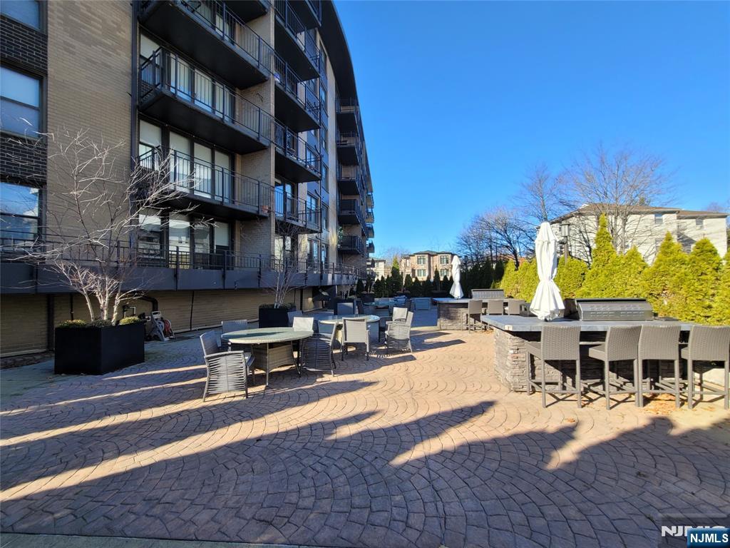 2400 Hudson Terrace 3a