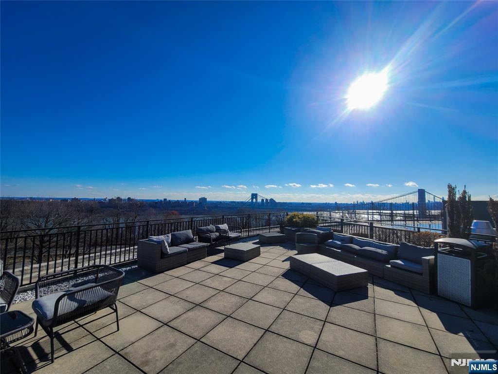 2400 Hudson Terrace 3a