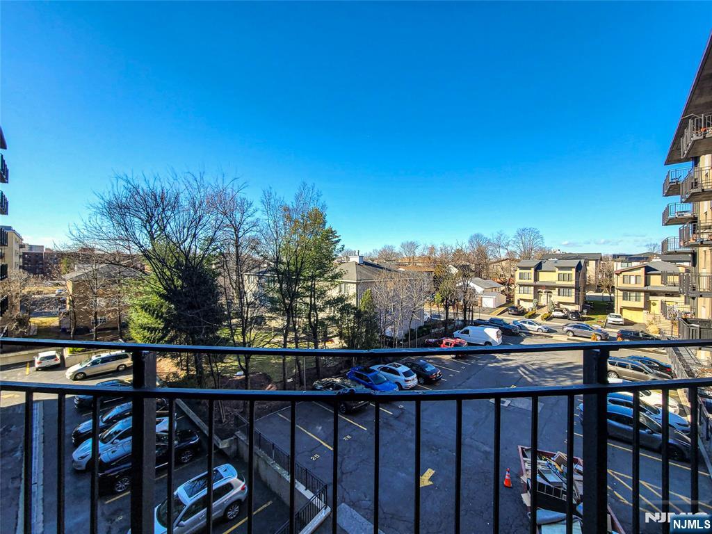 2400 Hudson Terrace 3a