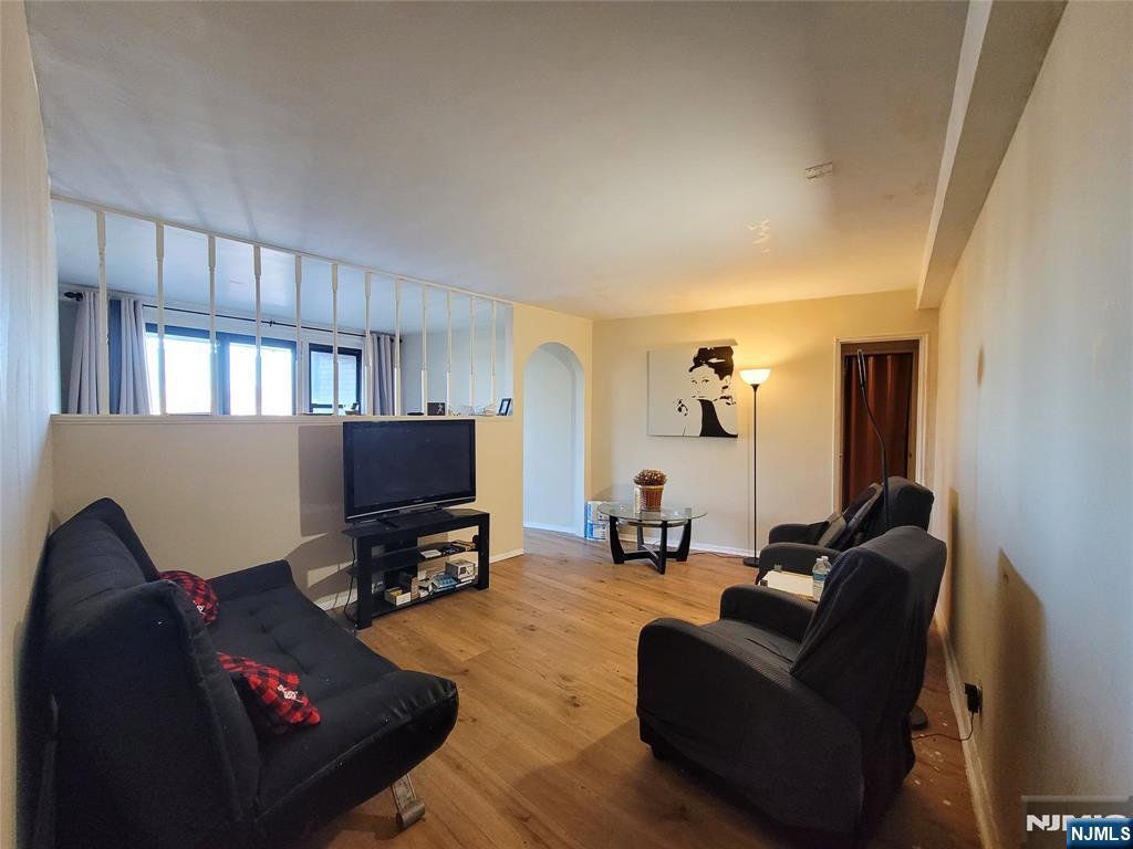 2400 Hudson Terrace 3a