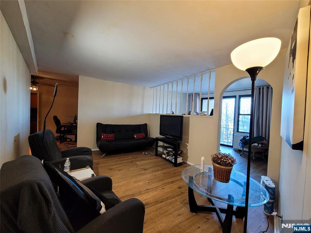 2400 Hudson Terrace 3a