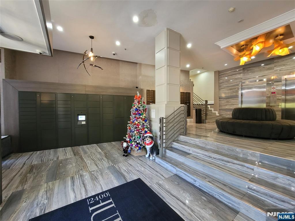 2400 Hudson Terrace 3a