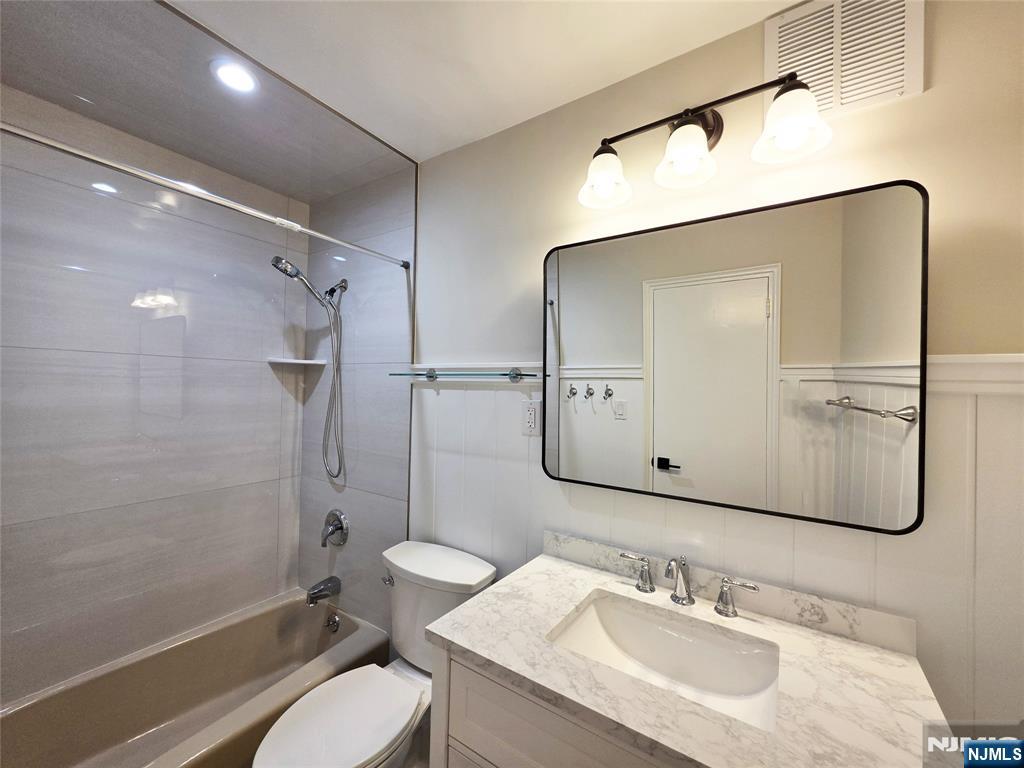 2400 Hudson Terrace 3A