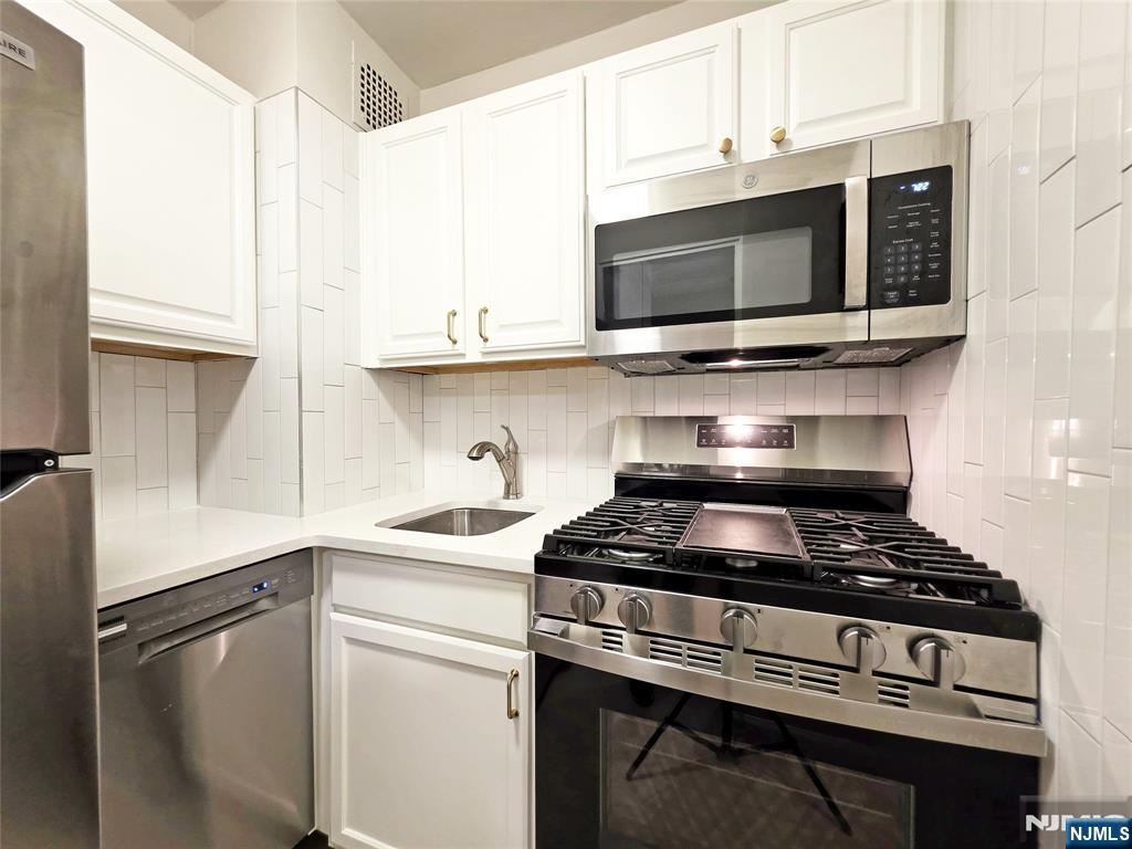 2400 Hudson Terrace 3A