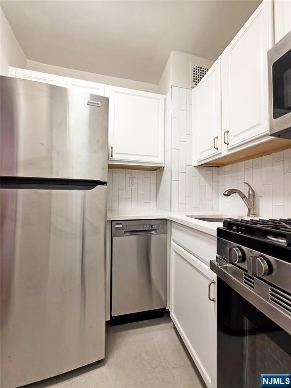 2400 Hudson Terrace 3A