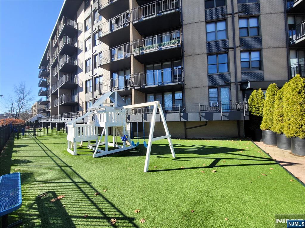 2400 Hudson Terrace 3A