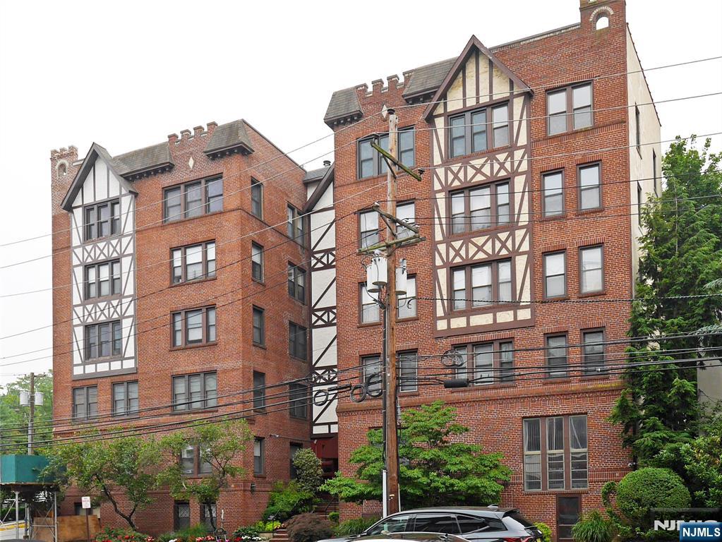 109 Grand Avenue 5F