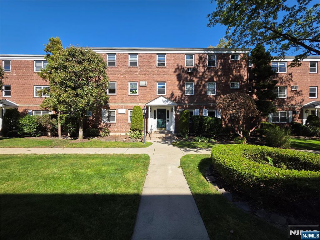 245 Johnson Avenue K1